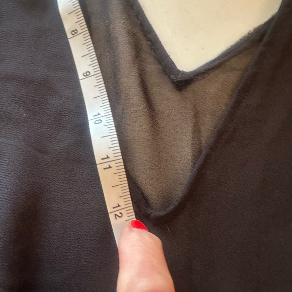 BKE BOUTIQUE - Beautiful Black Sheer Beaded Top. Front & Back V Neck SZ Small - Picture 8 of 11